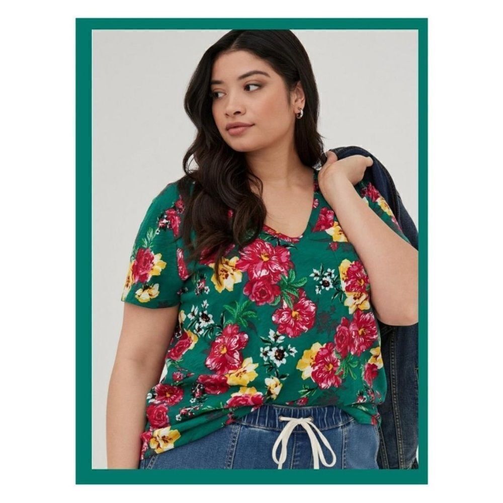 Torrid Classic Fit Floral Print V-Neck Shirt Summer Spring Vacation Resort Wear